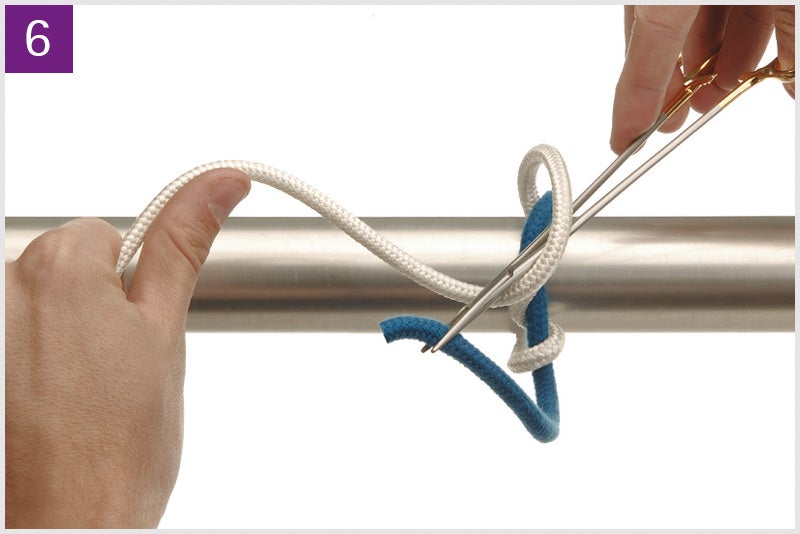 06_Surgeons_Knot_With_Instrument