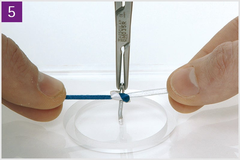 05_Ligation around haemostatic clamp Common technique